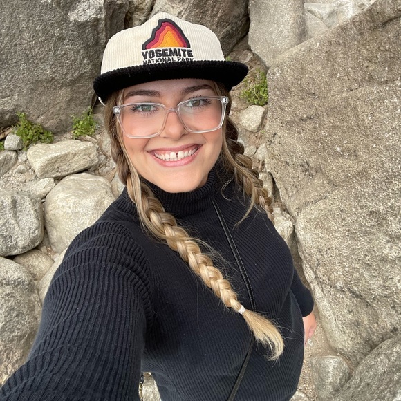 Meet your Posher, Carly - Picture 1 of 1